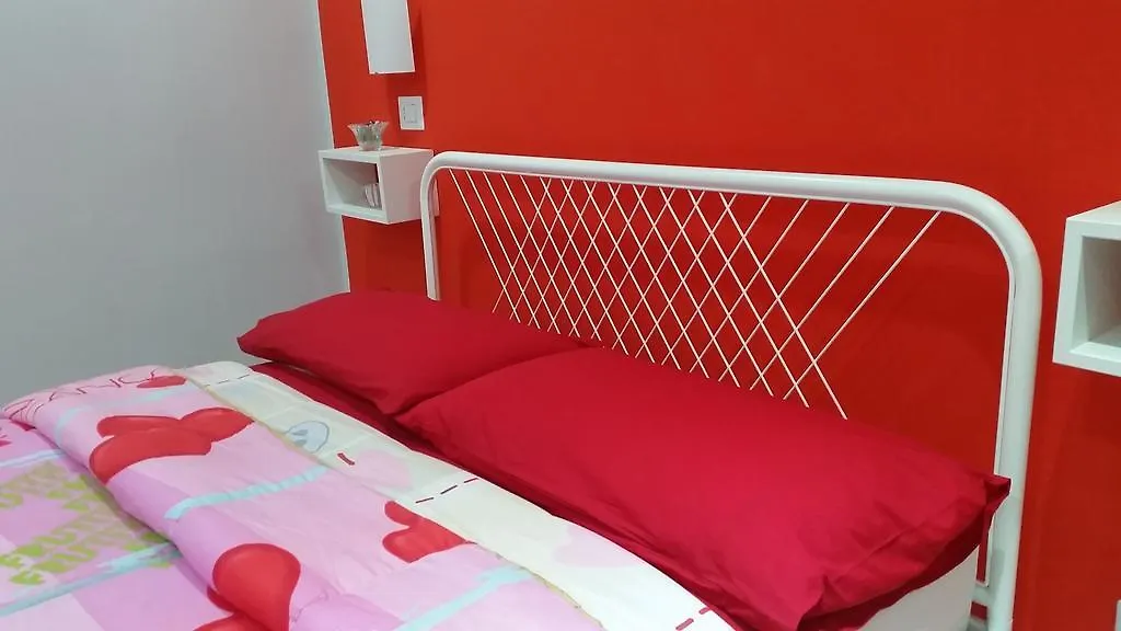 Magic Napoli Red Apartment