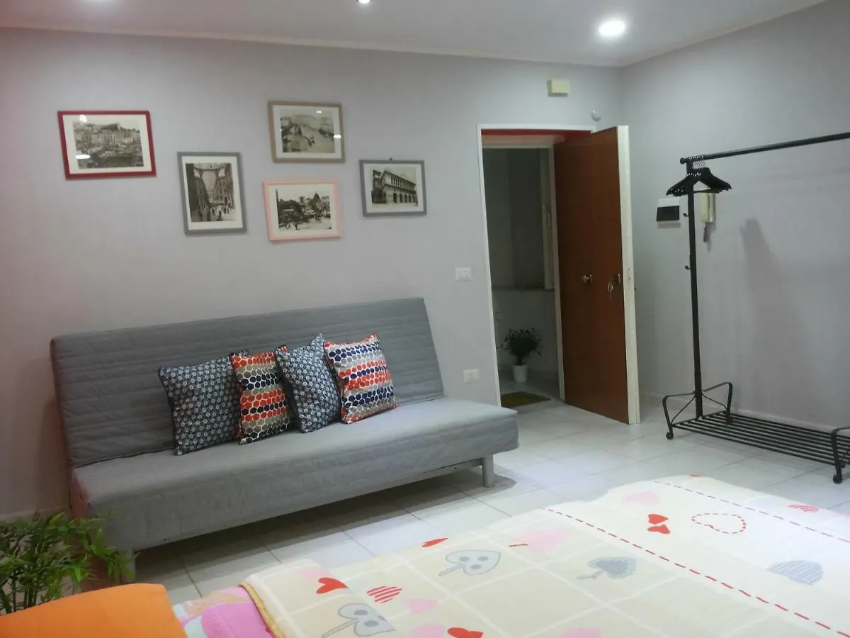 Magic Napoli Red Apartment